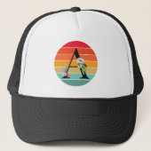 Bloemend alfabet A Retro zonsondergang monogram Trucker Pet (Voorkant)