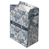  bloemendamast Blauw toile de jouy monogram Medium Cadeauzakje (Voorkant Gekanteld)
