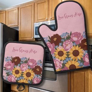 Bloemendecoratie Liefde Groeit Hier - Pioenrozen z Ovenwant & Pannenlap Set