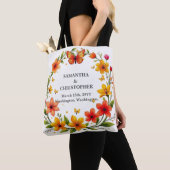 Bloemenen Krans Bruiloft Aangepaste Tekst Vlinders Tote Bag (Dichtbij)