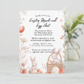 Bloemenkonijnen en paasbrunch en eierjacht kaart (Staand voorkant)