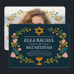 Bloemenkrans Bat Mitzvah Hand-getrokken Custom Kaart<br><div class="desc">Perfecte kaart om een bar mitswa, bat mitswa of andere Joodse viering aan te kondigen! Met de hand gemaakte kunst voor jou! VOLLEDIG ! Klik hierboven op "Personaliseren" om de tekst te bewerken en uw eigen foto aan de achterkant toe te voegen. Klik op "Bewerken met ontwerpgereedschap" om de lettertypen,...</div>