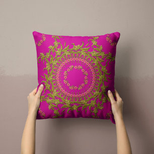 Bloemenkrans kussen in Fuchsia