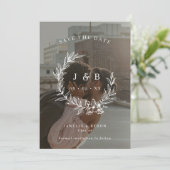 bloemenkrans monogram foto save the date (Staand voorkant)