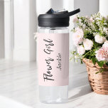 Bloemenmeisje Blush Roze Bruiloftsfeest Waterfles<br><div class="desc">Waterfles voor Bloemenmeisje in Blush Roze voor Huwelijk, Bruiloftsfeest, Bruidsfeest, Meidenavakantie. Bekijk meer producten met dit ontwerp in de collectie hieronder.</div>