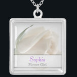 Bloemenmeisje - White Rose Wedding Ketting<br><div class="desc">White Rose Wedding Ketting — Bloemenmeisje — Bridesmaids and Wedding Attendants gift. Perfecte manier om dank te zeggen aan de Bridal Partij — mooie witte roos voor je begeleiders om te draag zodat iedereen weet dat ze op deze speciale dag herinnerd en gewaardeerd wordt. Pas de naam eenvoudig aan of...</div>