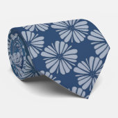 Bloemenopeenhouders op Blauwe Stropdas (Opgerold)