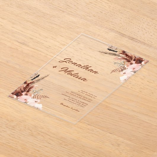 Bloemenpampas rustieke terracotta script bruiloft acryl uitnodigingen (Laagn)