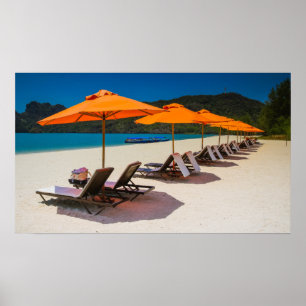Bloemenparaplu's, buikstoelen, tropisch strand poster