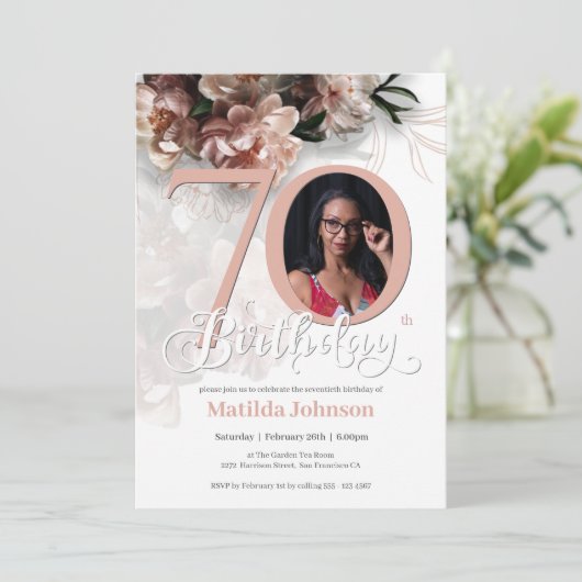 Bloemenroze 70e verjaardag Elegante aangepaste fot Kaart (Staand voorkant)