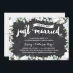 Bloemenschrijfbord | 10e trouwdag kaart<br><div class="desc">Deze elegante,  moderne uitnodiging voor je 10e trouwdag bevat prachtige borstel-lettercalligrafie,  mooie blauwe en witte bloemen,  typografie met de tekst "Net getrouwd (tien jaar geleden!)",  en een rustieke krijtbord achtergrond.</div>