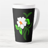 Bloemensieraad zwarte bord latte mok (Rechterhoek)