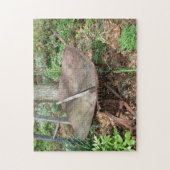 Bloementuin roestig  kruiwagen oude hark legpuzzel (Verticaal)