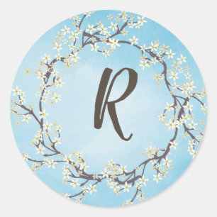 Bloementwijgkrans met monogram ronde sticker
