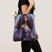 Bloemenzwarte fee met Paarse vleugels Art Tote Bag (Dichtbij)