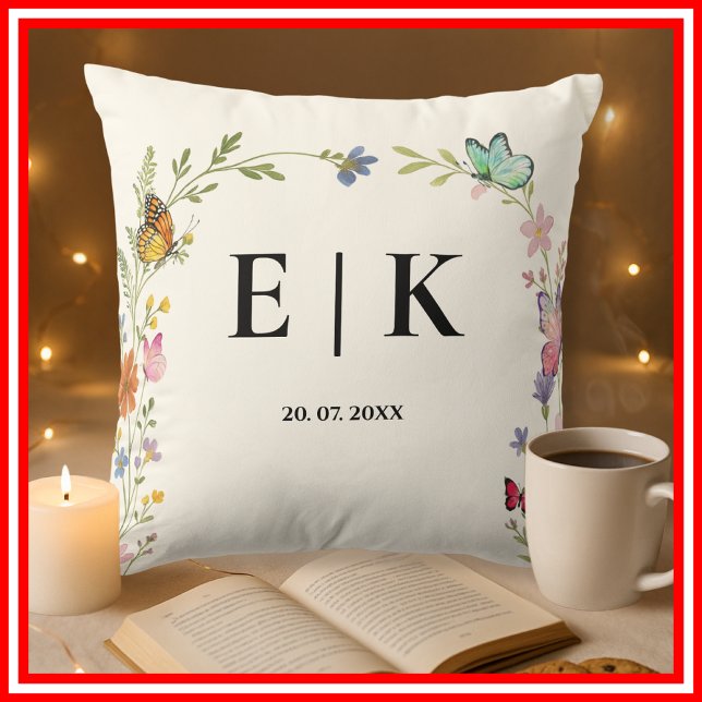 Bloemige Boho Wilde Bloemen Monogram Vlinder Kussen (Creator heeft geüpload)
