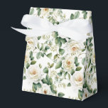 Bloemige Favorietjes Behandeldoos Bedankdoosjes<br><div class="desc">Het feestelijke behandeldoosje is afgebeeld met een prachtige witte rozen bloemenprint. 
Pas dit item aan of koop het zoals het is.
Tip: Voeg gewoon je lekkere snoepjes toe en wat feestelijke linten.



Gelicenseerde Afbeelding</div>
