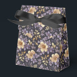 Bloemige Favorietjes Doos Bedankdoosjes<br><div class="desc">De feestelijk gevulde doos wordt getoond met een prachtige paarse multi-kleurige bloemenprint. 
Pas dit item aan of koop het zoals het is.
Tip: Voeg gewoon lekkere snoepjes toe en wat vrolijke linten.



Gelicenseerd beeld</div>