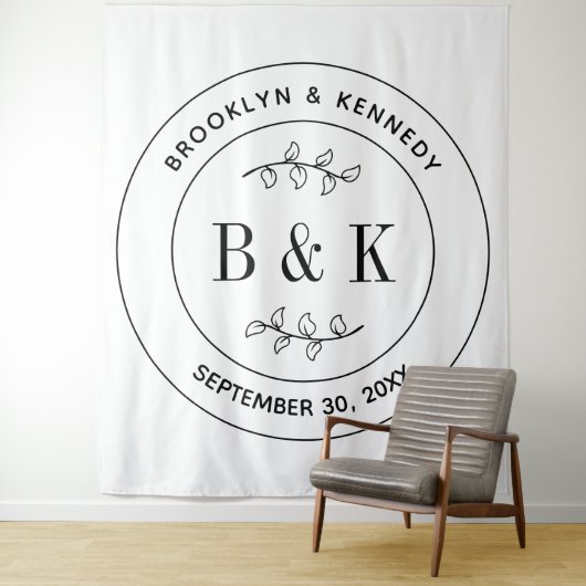 Bloemige Fun Monogram Trouw Koppel Naam Wandkleed (In situ)