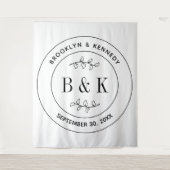 Bloemige Fun Monogram Trouw Koppel Naam Wandkleed (Voorkant)