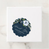 bloemige marineblauwe bruidsdouche bedankt bedankjes labels (In situ)