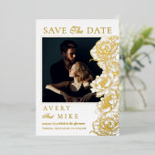 Bloemige Pioenrozen Wit Gouden Foto Save The Date Folie Uitnodiging (Staand Voorkant)