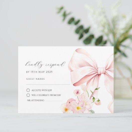 Bloemige Roze Strik Elegante RSVP Antwoordkaart (Staand voorkant)