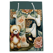 Bloemige teddybeer letter F Medium Cadeauzakje (Voorkant)
