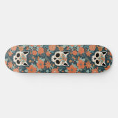 Bloemkattenschedel met Oranje bloemetjes op donker Persoonlijk Skateboard (Horizontaal)