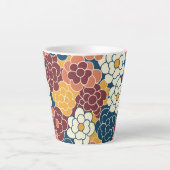 Bloemmotief over de hele stof latte mok (Voorkant)
