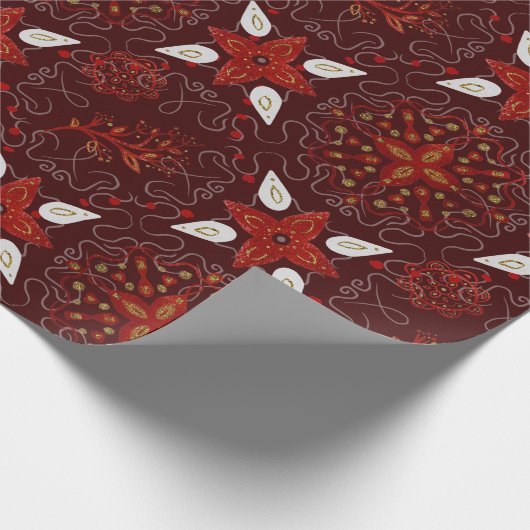 Bloemmotief van rood en wit op bordeauxrood cadeaupapier (Hoek)