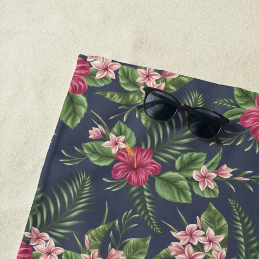 Bloempatroon Hibiscus Monogram Strandlaken (In situ)