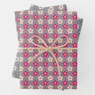 Bloempatroon van karmozijnrode en witte bloemen op inpakpapier vel