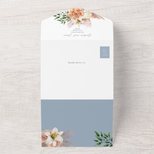 Bloemperzik en stoffige blauwe bruiloft all in one uitnodiging (Buitenkant)