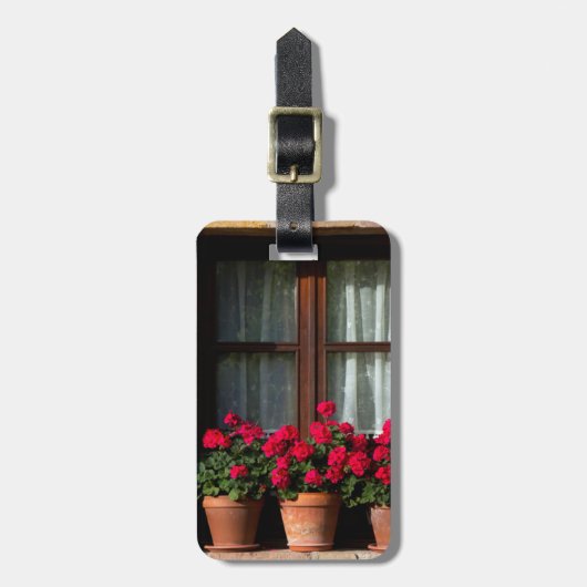 Bloempotten voor het raam in dorp bagagelabel (Voorkant verticaal)