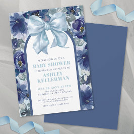 Bloemrijke Baby Shower met Blauwe Strik voor Jonge Kaart