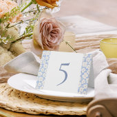 Bloemrijke blauwe en witte tafelnummerkaarten voor kaart