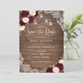Bloemrijke Burgundy Blush Kant Hout Save the Date Kaart (Staand voorkant)