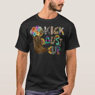 Bloemrijke Cowgirl Laarzen Trappen Stof Op Zonnebl T-shirt