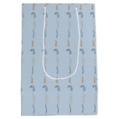 Bloemrijke krabbels op babyblauw medium cadeauzakje (Achterkant)