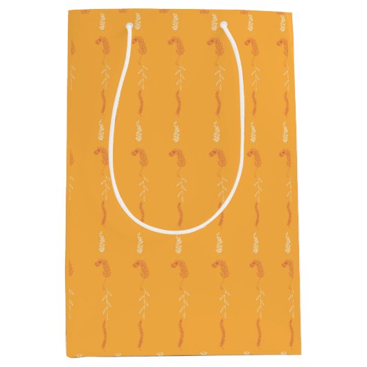 Bloemrijke krabbels op oranje geel medium cadeauzakje (Voorkant)