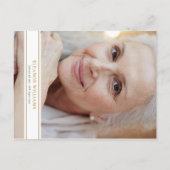 Bloemrijke levensviering graf foto aankondigingskaart (Achterkant)