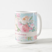 Bloemrijke Roze & Witte Rozen met Aangepaste Naam Koffiemok (Voorkant rechts)