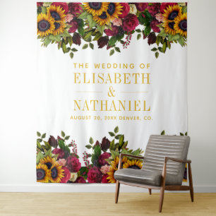Bloemrijke rustieke elegante trouwfoto booth achte wandkleed