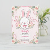 Bloemroze Bunny Baby Shower Uitnodigingen (Staand voorkant)
