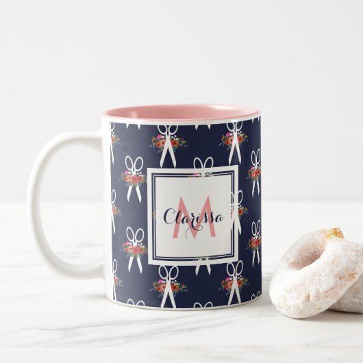 Bloemschaar - Navy Blue & Pink Monogram Tweekleurige Koffiemok (Met donut)