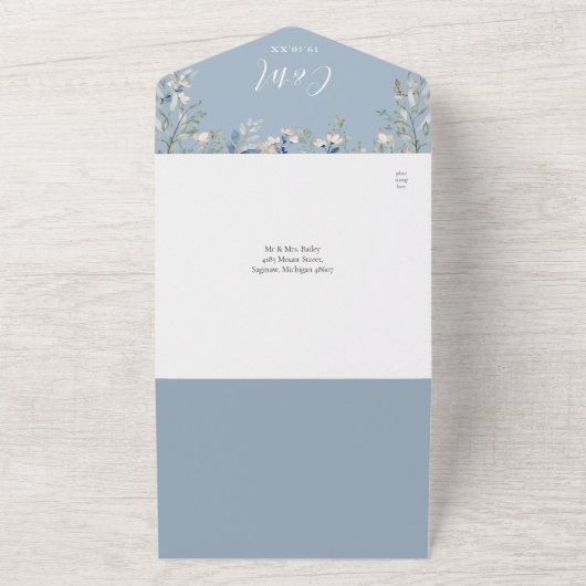 Bloemschrift QR Code Dusty Blue Wedding All In One Uitnodiging (Buitenkant)