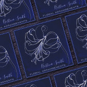 Bloemstukken in marineblauw en witte lelies Bloemi Vierkante Visitekaartje