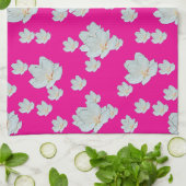 Bloesems op hete roze theedoek (Gevouwen)