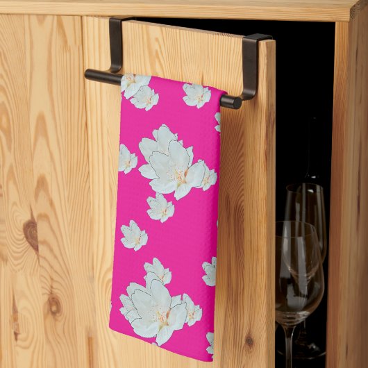 Bloesems op hete roze theedoek (Derde Gevouwen)